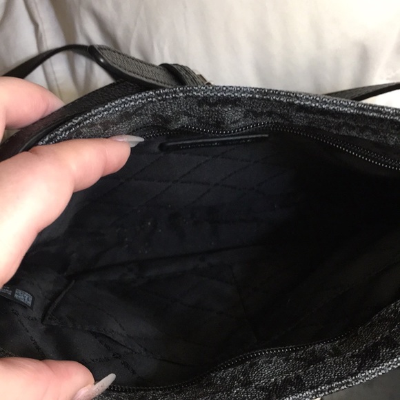 Michael kors purse - Picture 3 of 4